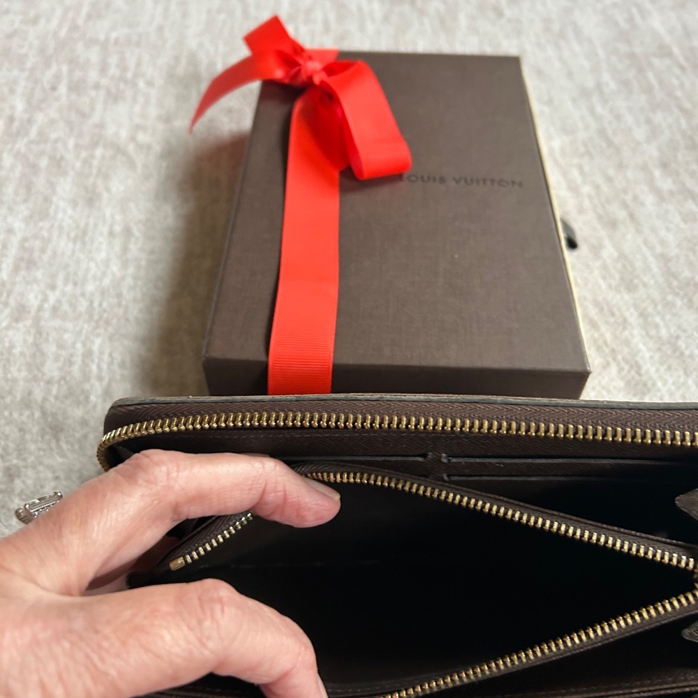 100% Authentic Louis Vuitton Zippy Wallet Damier Ebene - Picture 4 of 9